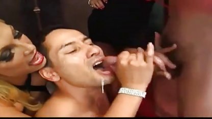 شخص ساده و معصوم فیلم سکسی و سوپر سکسی در لباس سکسی را دوست دارد به جلق زدن